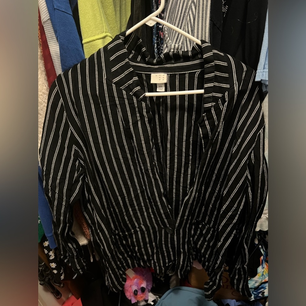 🎂 Striped suit top